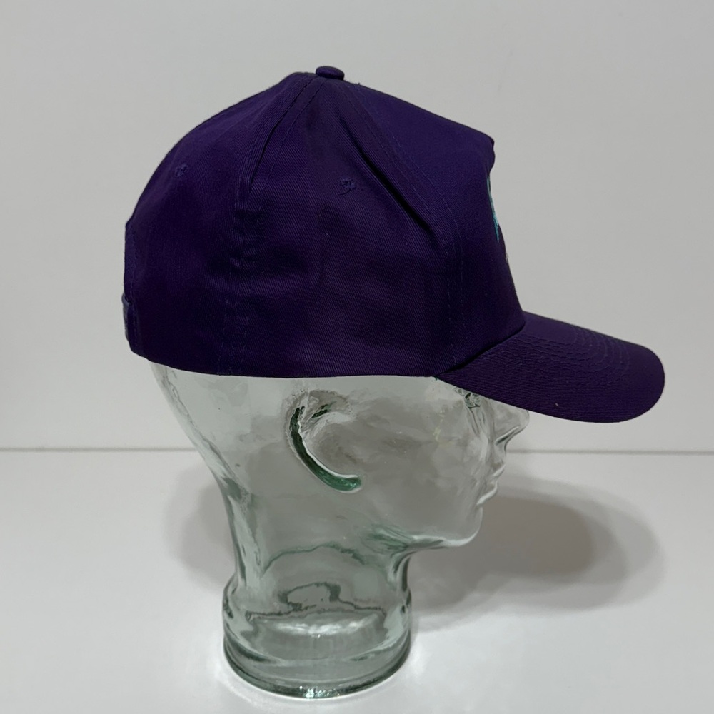 Vintage 80’s Alaska Adjustable Hat with Snowflake - Picture 4 of 10